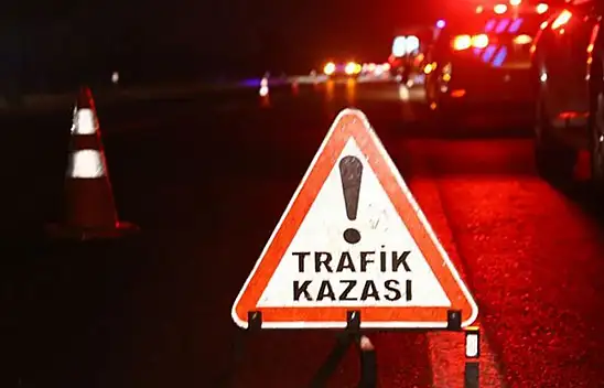 İki Otomobil Kafa Kafaya Çarpıştı 1 Ölü 7 Yaralı