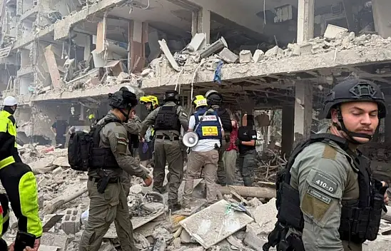 İsrail'in Kalbi Vuruldu Füze Dalgaları Kritik Noktaları Hedef Aldı