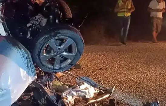 Kafa Kafaya Çarpışan Araçlarda Feci Son 6 Ölü