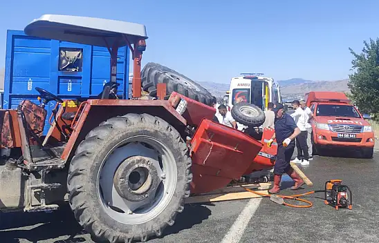 Kamyon ile Traktör Çarpıştı 67 Yaşındaki Sürücü Hayatını Kaybetti