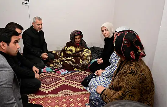 Kaymakam Baytak İle Başkan Çınar, 84 Yaşındaki Fatma Teyze'nin Misafiri Oldu