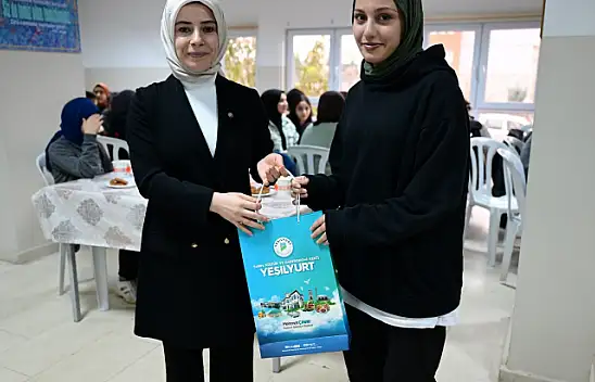 Kaymakam Baytak İle Başkan Çınar, Lise Öğrencileriyle Aşure Etkinliğinde Biraraya Geldi