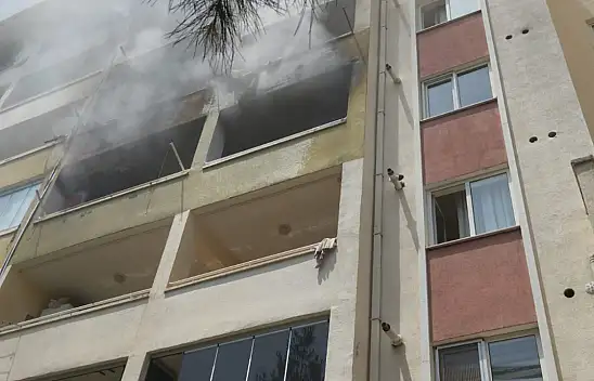 Klima Patlaması Sonrası Alevler Daireyi Sardı 4 Yaralı