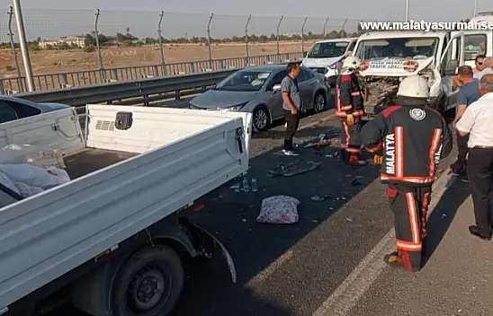 Malatya'da 4 aracın çarpışması sonucu 2 kişi yaralandı