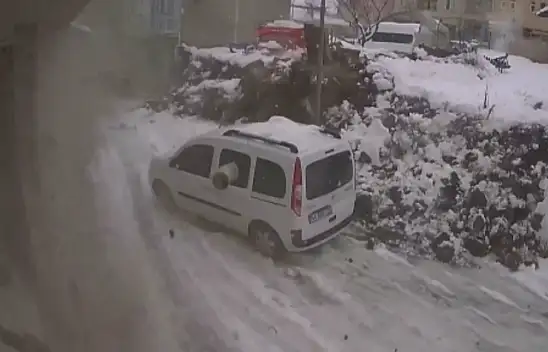 Malatya'da 6 Şubat'ta yaşanan deprem anı güvenlik kamerasında