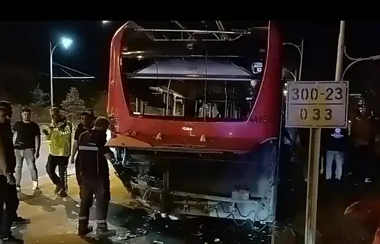 Malatya'da Beton Mikseri ile Trambüs Çarpıştı 4 Yaralı!