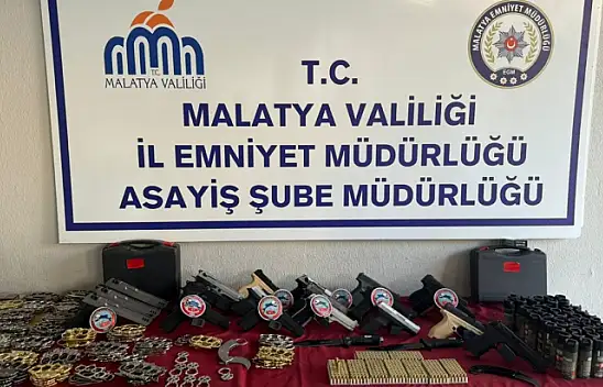 Malatya'da bir iş yerinde ruhsatsız 20 silah ele geçirildi