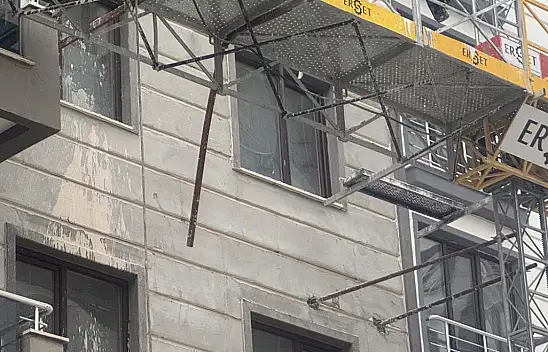 Malatya'da İnşaat İskelesi Çöktü 3 İşçi Ağır Yaralandı