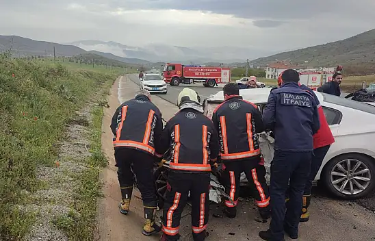 Malatya'da Kafa Kafaya Çarpışma 2 Ölü 2 Yaralı