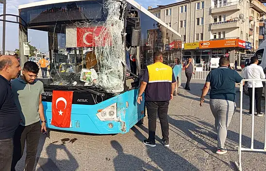 Malatya'da Otobüs ve Minibüs Çarpıştı 5 Kişi Yaralandı