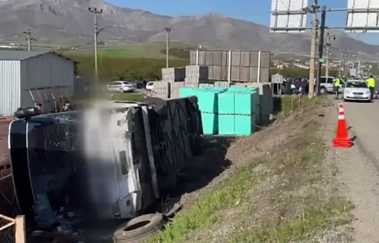 Malatya'da otomobille çarpışarak devrilen otobüsteki 15 kişi yaralandı
