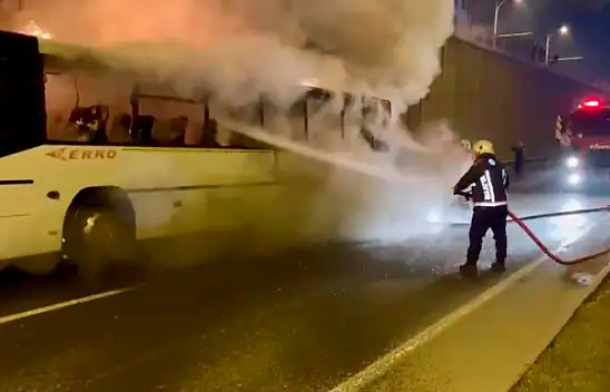 Malatya'da seyir halindeki servis otobüsünde yangın çıktı