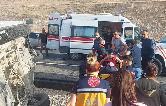 Malatya'da yolcu minibüsünün devrilmesi sonucu 17 kişi yaralandı