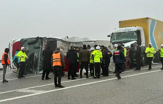 Malatya'da yolcu otobüsünün devrilmesi sonucu 4 kişi öldü, 36 kişi yaralandı