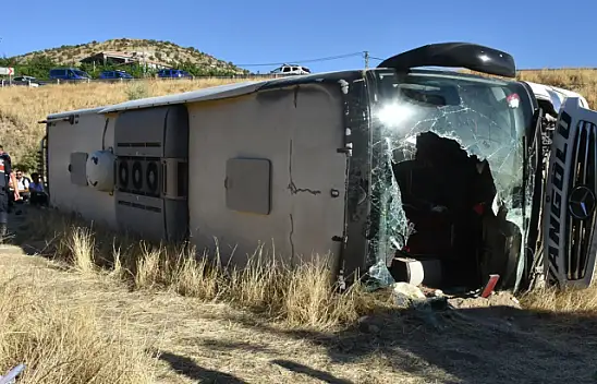 Malatya'da yolcu otobüsünün devrilmesi sonucu 26 kişi yaralandı