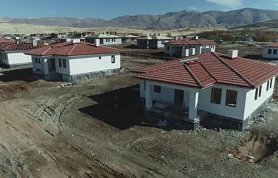 Malatya Doğanşehir'de köy tipi afet evlerinin inşası sürüyor