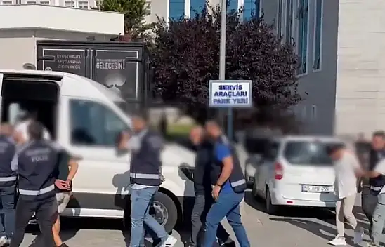 Nitelikli dolandırıcılık şebekelerine yönelik operasyonlarda 102 kişi tutuklandı