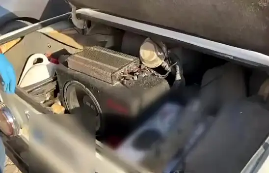 Oto müzik sistemine gizlenmiş uyuşturucu ele geçirildi