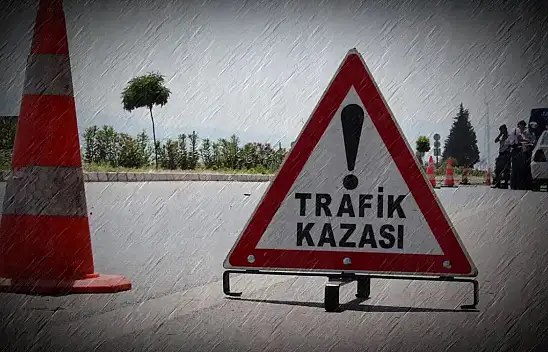 Otomobil ve Hafif Ticari Araç Çarpıştı 5 Kişi Hayatını Kaybetti