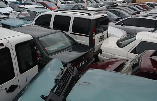 Otoparklarda Çürüyen Araçlar Satışa Çıkıyor! Milyonları İlgilendiren Yeni Karar