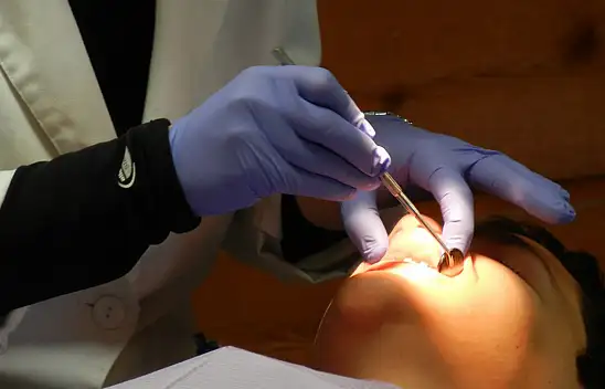 Sahte diş hekimine hapis cezası