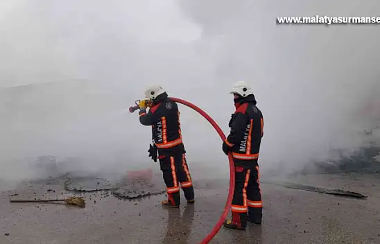Sebze halindeki yangında alevler gökyüzünü kapladı
