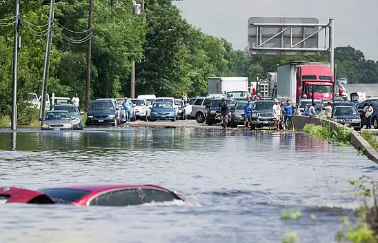Sel Texas'ı Vurdu İki Bölgeye 'Afet' İlan Edildi