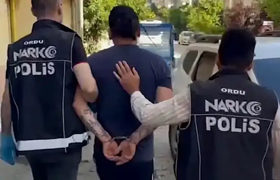 Sokak Satıcılarına Ağır Darbe! 18 Kişi Tutuklandı!