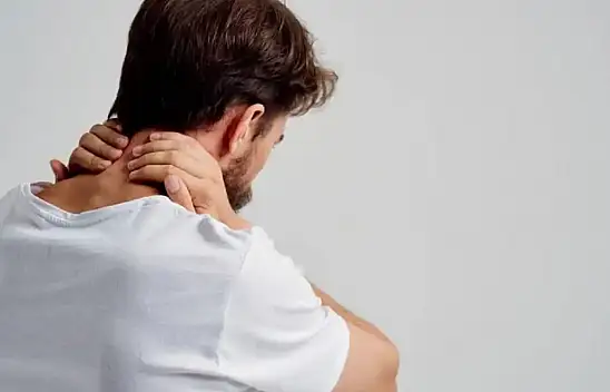Tedavi edilmeyen boyun ağrısı birçok sorunu tetikleyebilir!