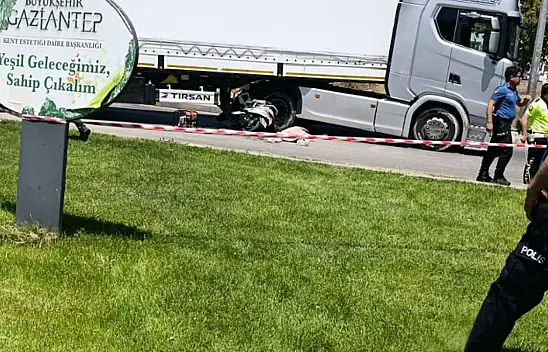 Tır ve Motosiklet Çarpıştı 2 Ölü