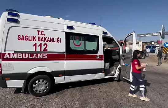 Tırla çarpışan otomobildeki 1 kişi öldü 1 kişi yaralandı