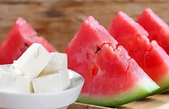 Yaz Sofralarının İkilisi Karpuz ve Peynir Neden Bu Kadar Uyumlu?