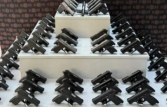 Yolcunun valizinden 55 ruhsatsız silah çıktı