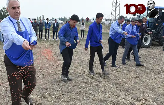 Malatya'da meslek lisesi öğrencileri 200 dekarlık alana buğday ekti