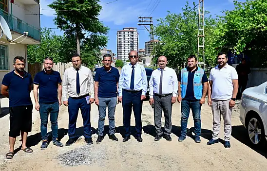 Başkan Geçit, Karakavak Mahallesindeki Yol Ve Kaldırım Yenileme Çalışmalarını İnceledi