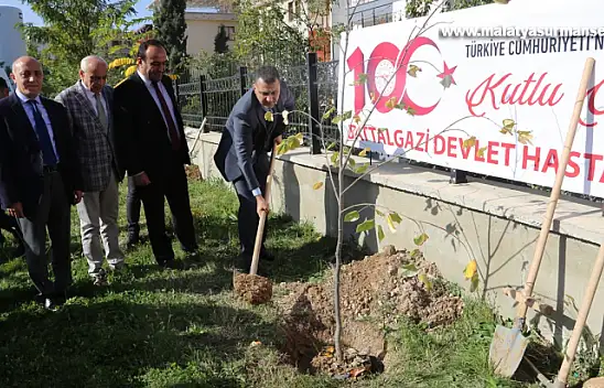 Battalgazi Devlet Hastanesinde Cumhuriyetin 100. yılı kutlandı