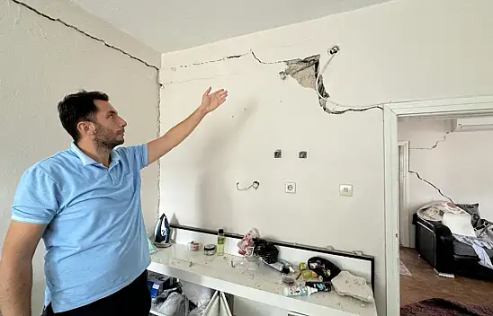 Kırsaldaki evleri hasar gören Elazığlılar canlarını kurtardıklarına seviniyor