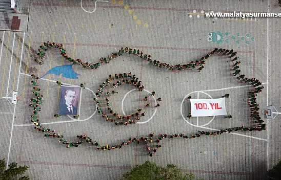Malatya'da 100 öğrenci ile 100. yıl koreografisi oluşturuldu