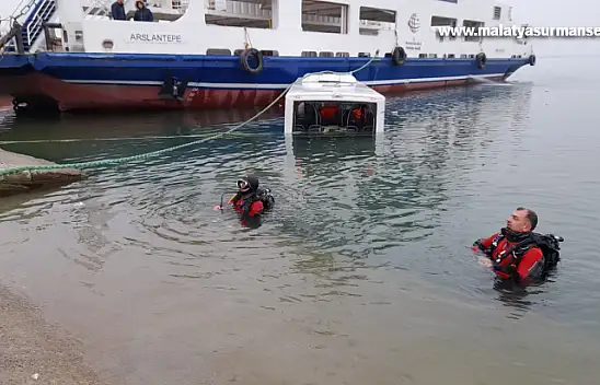 Malatya'da belediye otobüsü baraj gölüne uçtu: 3 yaralı