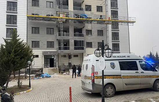 Malatya'da inşaat iskelesinden düşen 3 işçi ağır yaralandı