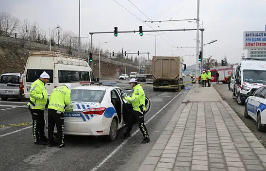 Malatya'da kamyonun çarptığı yaya öldü
