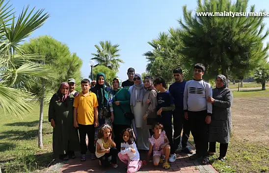Malatya'da konteynerde kalan otizmli çocuklar için Mersin'e gezi düzenlendi