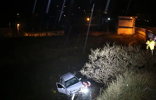 Malatya'da şarampole devrilen otomobildeki 4 kişi yaralandı