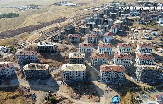 Malatya'daki deprem konutlarında dış cephe işlemleri yapılıyor