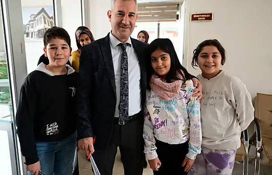 Öğrencilerimize Hedeflerine Ulaşmaları İçin Her Türlü Desteği Veriyoruz