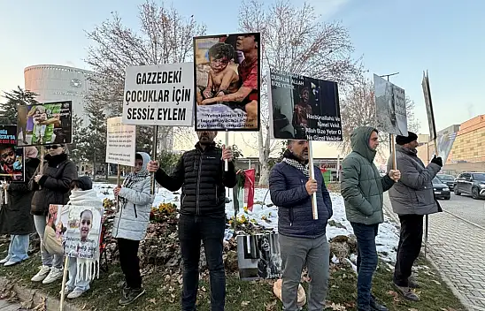 Öğretmenler Gazze'deki zulme dikkati çekmek için 26 haftadır eylemde