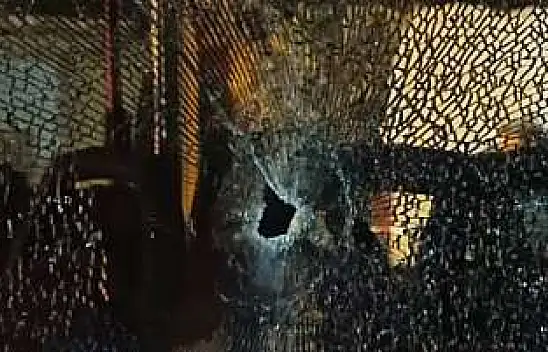 Otobüse silahlı saldırı anı kamerada