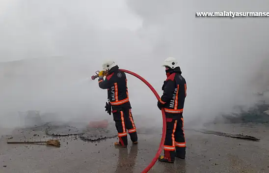 Sebze halindeki yangında alevler gökyüzünü kapladı