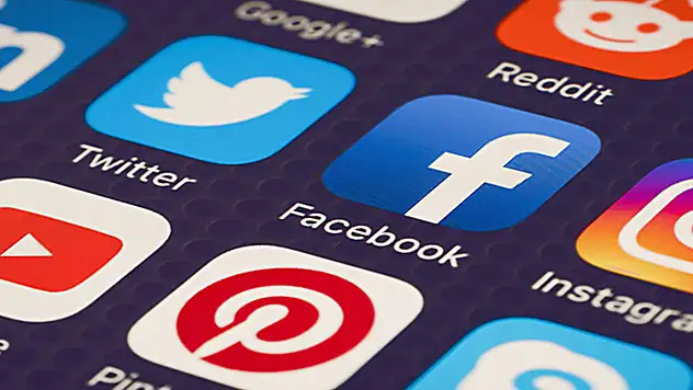 15 sosyal medya hesabına erişim engeli