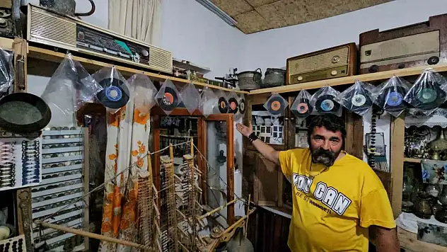 25 yıldır antika biriktirerek geçmişin izlerini günümüze taşıyor